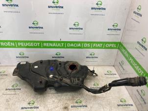 Gebruikte Tank Renault Captur II (RJB) 1.3 Mild Hybrid 140, TCe 140 16V Prijs € 280,00 Margeregeling aangeboden door Snuverink Autodemontage