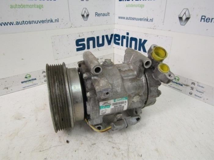 Gebruikte Aircopomp Renault Twingo II (CN) 1.2 16V Prijs € 34,47 Margeregeling aangeboden door Snuverink Autodemontage