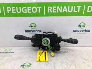 Gebruikte Licht + Raw Schakelaar Renault Twingo III (AH) 1.0 SCe 70 12V Prijs € 134,99 Margeregeling aangeboden door Snuverink Autodemontage