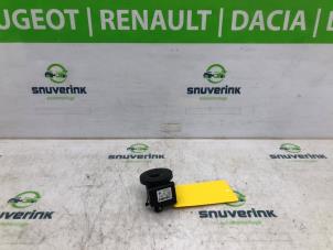 Gebruikte Startonderbreking Renault Twingo III (AH) 1.0 SCe 70 12V Prijs € 30,00 Margeregeling aangeboden door Snuverink Autodemontage