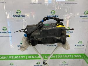 Gebruikte Adblue tank Renault Trafic (1FL/2FL/3FL/4FL) 2.0 dCi 16V 120 Prijs € 648,56 Inclusief btw aangeboden door Snuverink Autodemontage