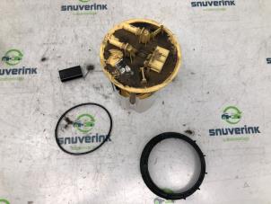 Gebruikte Tank element Pomp Renault Trafic (1FL/2FL/3FL/4FL) 2.0 dCi 16V 120 Prijs € 103,46 Inclusief btw aangeboden door Snuverink Autodemontage