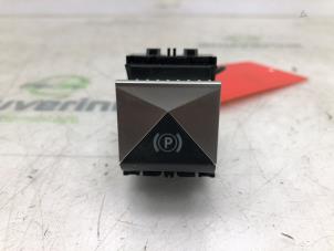 Gebruikte Schakelaar handrem DS Automobiles DS 7 1.6 16V E-Tense 300 4x4 Prijs € 36,30 Inclusief btw aangeboden door Snuverink Autodemontage