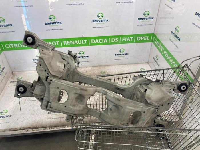 Gebruikte Subframe Peugeot 3008 II (M4/MC/MJ/MR) 1.6 16V HYbrid 225 Prijs € 299,00 Margeregeling aangeboden door Snuverink Autodemontage