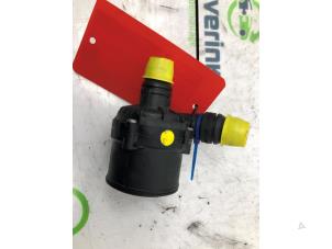 Gebruikte Waterpomp DS Automobiles DS 7 1.6 16V E-Tense 300 4x4 Prijs € 90,75 Inclusief btw aangeboden door Snuverink Autodemontage