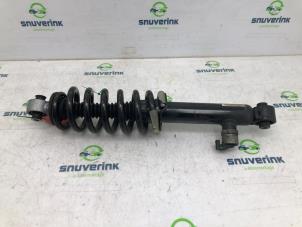 Gebruikte Schokbrekerpoot links-achter DS Automobiles DS 7 1.6 16V E-Tense 300 4x4 Prijs € 211,75 Inclusief btw aangeboden door Snuverink Autodemontage