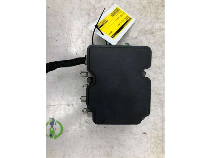 ABS Pomp van een Mazda CX-3 (DJ/DK) 2.0 SkyActiv-G 120 2017