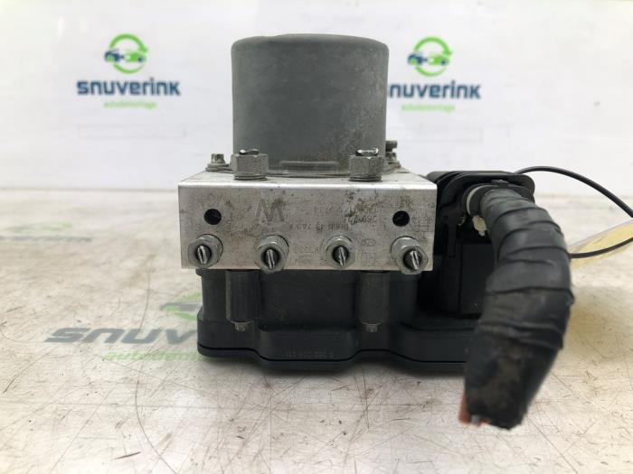 ABS Pomp van een Mazda CX-3 (DJ/DK) 2.0 SkyActiv-G 120 2017