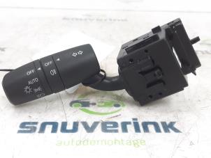 Gebruikte Schakelaar Licht Mazda CX-3 (DJ/DK) 2.0 SkyActiv-G 120 Prijs € 54,00 Margeregeling aangeboden door Snuverink Autodemontage