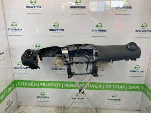 Gebruikte Dashboard Renault Twingo III (AH) 1.0 SCe 70 12V Prijs op aanvraag aangeboden door Snuverink Autodemontage
