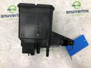 Gebruikte Koolstoffilter Peugeot 3008 II (M4/MC/MJ/MR) 1.6 16V HYbrid 225 Prijs € 39,98 Margeregeling aangeboden door Snuverink Autodemontage