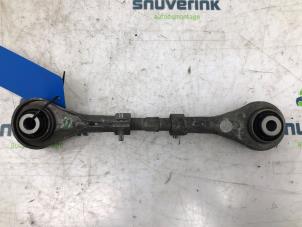 Gebruikte Reactiestang links-achter Peugeot 3008 II (M4/MC/MJ/MR) 1.6 16V HYbrid 225 Prijs € 10,33 Margeregeling aangeboden door Snuverink Autodemontage