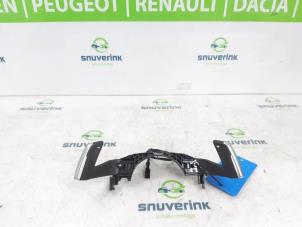 Gebruikte Schakelflipper set Peugeot 3008 II (M4/MC/MJ/MR) 1.6 16V HYbrid 225 Prijs € 45,00 Margeregeling aangeboden door Snuverink Autodemontage