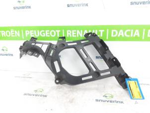 Gebruikte Bumpersteun links-achter Peugeot 3008 II (M4/MC/MJ/MR) 1.6 16V HYbrid 225 Prijs € 30,00 Margeregeling aangeboden door Snuverink Autodemontage