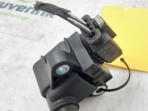 Gebruikte Bobine Renault Arkana (RJLL) 1.3 Mild Hybrid 160 16V Prijs € 24,20 Inclusief btw aangeboden door Snuverink Autodemontage