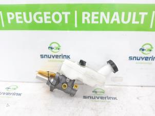 Gebruikte Hoofdremcilinder Renault Arkana (RJLL) 1.3 Mild Hybrid 160 16V Prijs € 190,58 Inclusief btw aangeboden door Snuverink Autodemontage