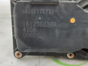 Gasklephuis van een Nissan Qashqai (J11) 1.2 DIG-T 16V 2014