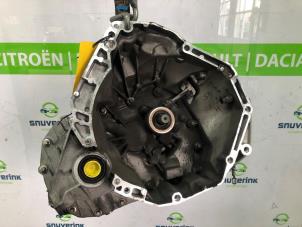 Gebruikte Versnellingsbak Renault Twingo III (AH) 1.0 SCe 70 12V Prijs € 400,00 Margeregeling aangeboden door Snuverink Autodemontage
