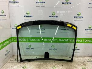 Gebruikte Voorruit Opel Adam 1.4 16V Prijs € 190,00 Margeregeling aangeboden door Snuverink Autodemontage