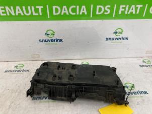 Gebruikte Afdekplaat motor Renault Trafic (1FL/2FL/3FL/4FL) 2.0 dCi 16V 120 Prijs € 38,12 Inclusief btw aangeboden door Snuverink Autodemontage