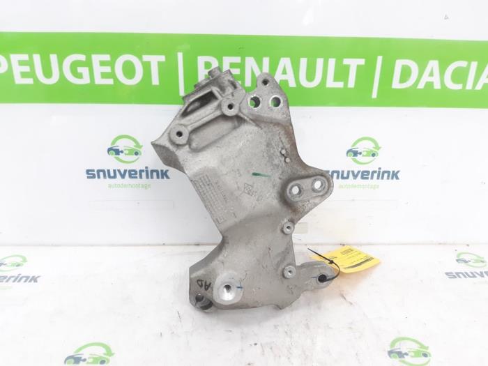 Gebruikte Motorrubber Renault Trafic (1FL/2FL/3FL/4FL) 1.6 dCi 125 Twin Turbo Prijs € 43,56 Inclusief btw aangeboden door Snuverink Autodemontage