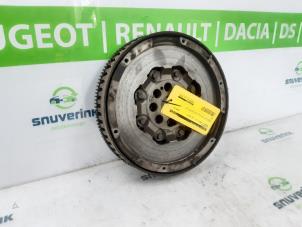 Gebruikte Vliegwiel Renault Trafic (1FL/2FL/3FL/4FL) 1.6 dCi 125 Twin Turbo Prijs € 181,50 Inclusief btw aangeboden door Snuverink Autodemontage