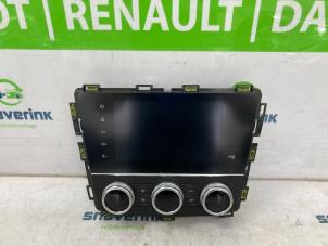 Gebruikte Display Interieur Renault Kadjar (RFEH) 1.3 TCE 160 FAP 16V Prijs € 292,50 Margeregeling aangeboden door Snuverink Autodemontage