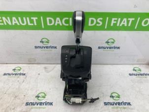 Gebruikte Versnellingspook Renault Kadjar (RFEH) 1.3 TCE 160 FAP 16V Prijs € 130,00 Margeregeling aangeboden door Snuverink Autodemontage