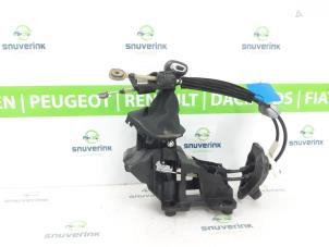 Gebruikte Versnellingspook Peugeot 208 II (UB/UH/UP) 1.2 Vti 12V PureTech 100 Prijs € 120,98 Inclusief btw aangeboden door Snuverink Autodemontage