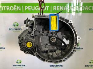 Gebruikte Versnellingsbak Peugeot 2008 (CU) 1.2 Vti 12V PureTech 82 Prijs € 375,00 Margeregeling aangeboden door Snuverink Autodemontage