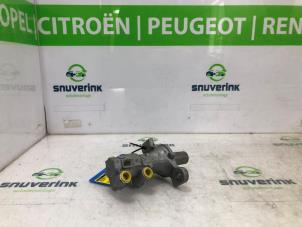 Gebruikte Hoofdremcilinder Peugeot 2008 (UD/UK/UR/US/UX) 1.2 VTi 12V PureTech 130 Prijs € 59,90 Inclusief btw aangeboden door Snuverink Autodemontage