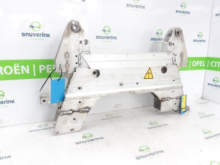 Gebruikte Subframe Peugeot 2008 (UD/UK/UR/US/UX) 1.2 VTi 12V PureTech 130 Prijs € 325,00 Margeregeling aangeboden door Snuverink Autodemontage