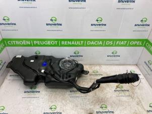 Gebruikte Tank Renault Captur II (RJB) 1.3 Mild Hybrid 140, TCe 140 16V Prijs € 359,98 Inclusief btw aangeboden door Snuverink Autodemontage