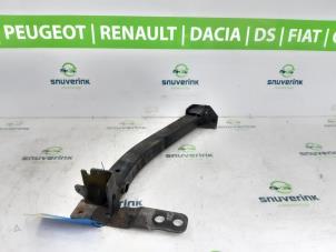 Gebruikte Subframe Peugeot 2008 (UD/UK/UR/US/UX) 1.2 VTi 12V PureTech 130 Prijs € 60,00 Margeregeling aangeboden door Snuverink Autodemontage