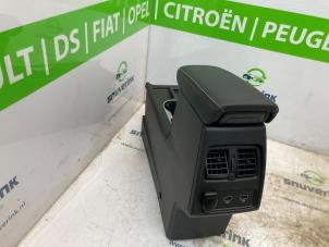 Gebruikte Middenconsoles Renault Captur II (RJB) 1.3 Mild Hybrid 140, TCe 140 16V Prijs € 163,35 Inclusief btw aangeboden door Snuverink Autodemontage