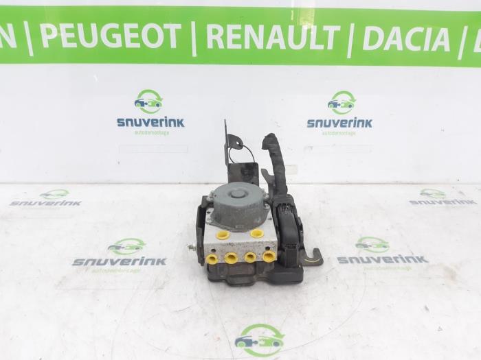 Gebruikte ABS Pomp Dacia Logan MCV II/III/Sandero Wagon 0.9 TCE 12V LPG Prijs € 121,50 Margeregeling aangeboden door Snuverink Autodemontage