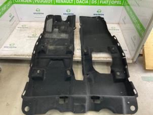 Gebruikte Vloerbedekking Renault Captur II (RJB) 1.3 Mild Hybrid 140, TCe 140 16V Prijs € 151,25 Inclusief btw aangeboden door Snuverink Autodemontage