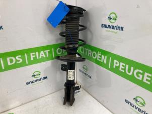 Gebruikte Mac Phersonpoot links-voor Peugeot 208 II (UB/UH/UP) 1.2 Vti 12V PureTech 100 Prijs € 102,85 Inclusief btw aangeboden door Snuverink Autodemontage