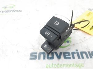 Gebruikte Schakelaar handrem Renault Captur II (RJB) 1.3 Mild Hybrid 140, TCe 140 16V Prijs € 36,30 Inclusief btw aangeboden door Snuverink Autodemontage