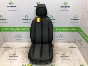Gebruikte Stoel rechts Peugeot 208 II (UB/UH/UP) 1.2 Vti 12V PureTech 100 Prijs € 134,98 Margeregeling aangeboden door Snuverink Autodemontage