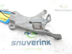 Gebruikte Motorsteun Peugeot 3008 II (M4/MC/MJ/MR) 1.2 12V e-THP PureTech 130 Prijs € 36,00 Margeregeling aangeboden door Snuverink Autodemontage