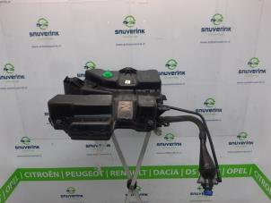 Gebruikte Adblue tank Peugeot Expert (V1/VA/VB/VE/VF/VT/VY) 2.0 Blue HDi 150 16V Prijs € 555,39 Inclusief btw aangeboden door Snuverink Autodemontage