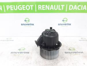 Gebruikte Kachel Ventilatiemotor Citroen C3 Aircross I (2C/2R) 1.2 e-THP PureTech 110 Prijs € 87,11 Inclusief btw aangeboden door Snuverink Autodemontage
