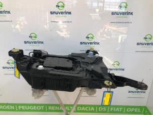 Gebruikte Adblue tank Peugeot 308 SW (L4/L9/LC/LJ/LR) 1.6 BlueHDi 120 Prijs € 445,50 Margeregeling aangeboden door Snuverink Autodemontage