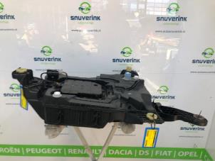 Gebruikte Adblue tank Peugeot 308 SW (L4/L9/LC/LJ/LR) 1.6 BlueHDi 120 Prijs € 445,50 Margeregeling aangeboden door Snuverink Autodemontage