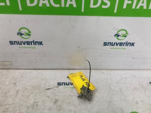 Gebruikte Accupool Renault Twingo III (AH) 1.0 SCe 70 12V Prijs € 36,00 Margeregeling aangeboden door Snuverink Autodemontage