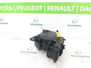 Gebruikte Additatief tank Peugeot 308 SW (L4/L9/LC/LJ/LR) 1.6 BlueHDi 120 Prijs € 166,50 Margeregeling aangeboden door Snuverink Autodemontage
