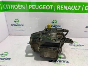 Gebruikte Additatief tank Peugeot 308 SW (L4/L9/LC/LJ/LR) 1.6 BlueHDi 120 Prijs € 166,50 Margeregeling aangeboden door Snuverink Autodemontage