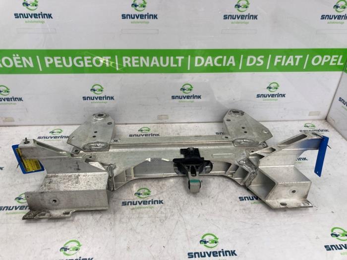 Gebruikte Subframe Peugeot 2008 (UD/UK/UR/US/UX) 1.2 VTi 12V PureTech 130 Prijs € 325,00 Margeregeling aangeboden door Snuverink Autodemontage