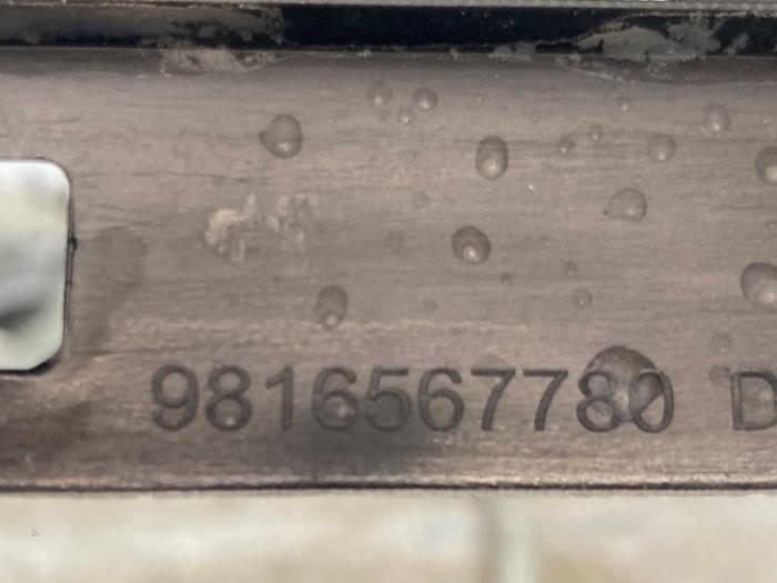 Paravent van een Peugeot Partner (EA//EF/EN/EU) 1.5 BlueHDi 75 2021